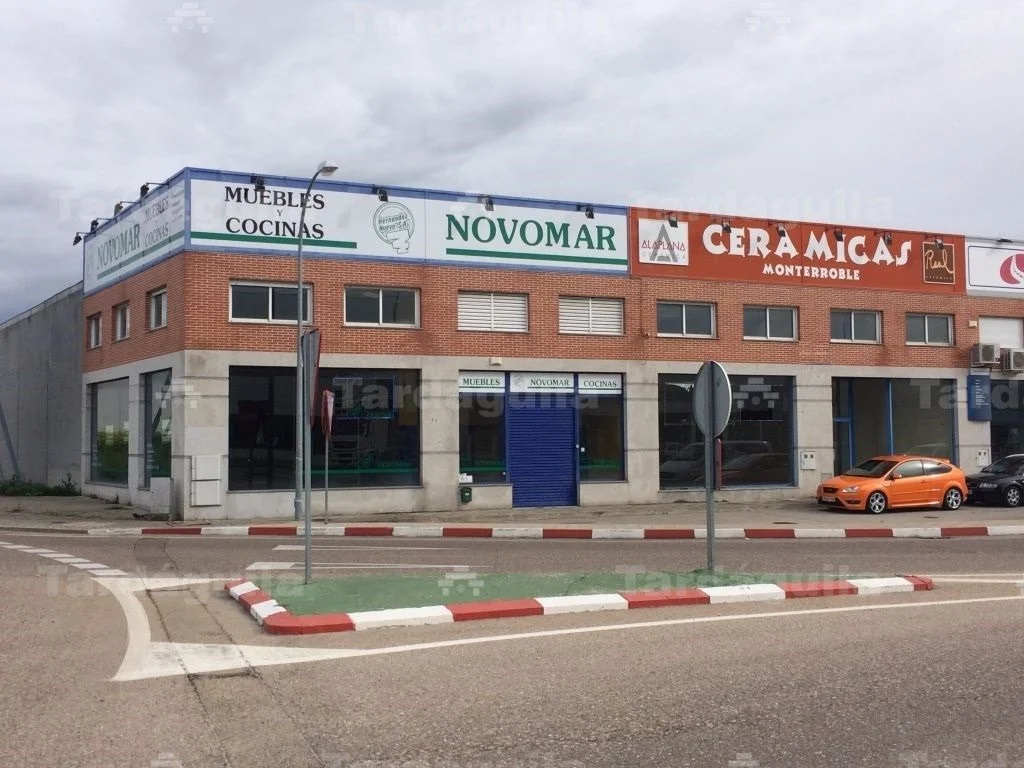 Tenanted industrial nave with prime visibility
