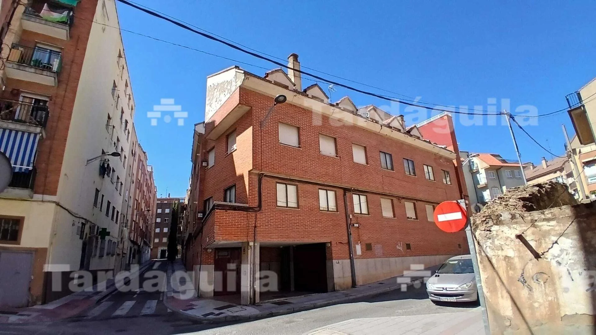Southwest-facing flat near medical centre