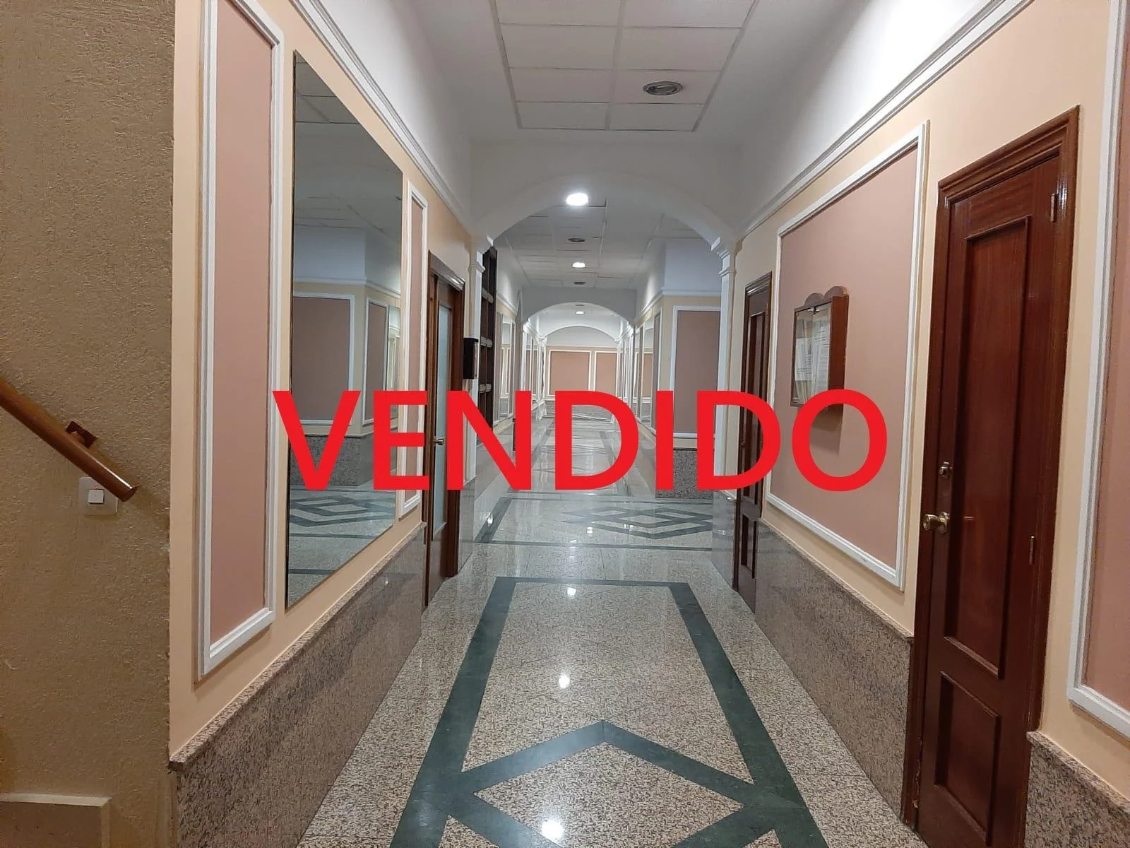 Piso reformado de tres dormitorios en Salesas