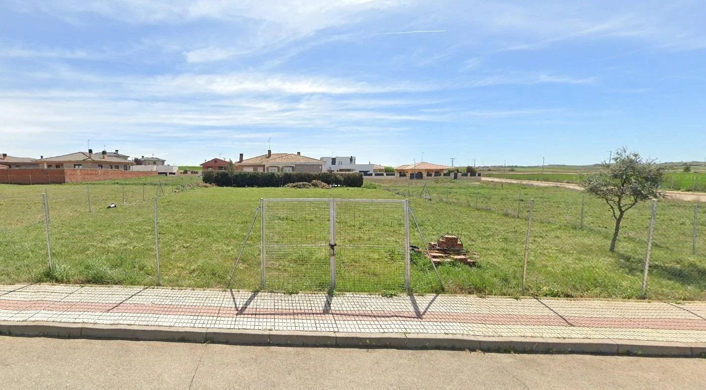 Urban plot near Salamanca, 825 m²