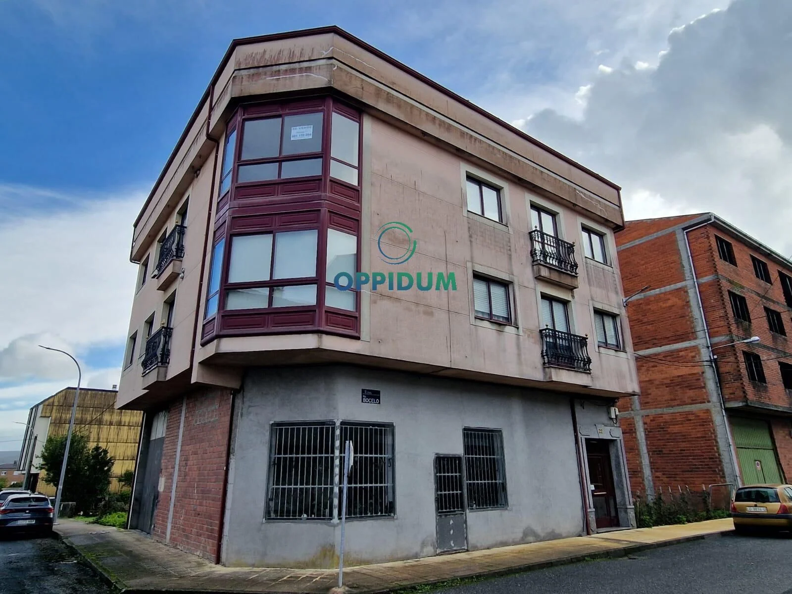Central Melide duplex, three-bedroom layout