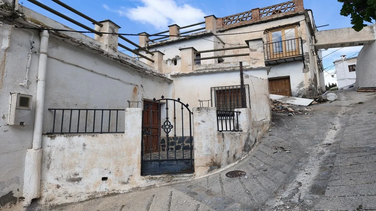 Central village house with two floors