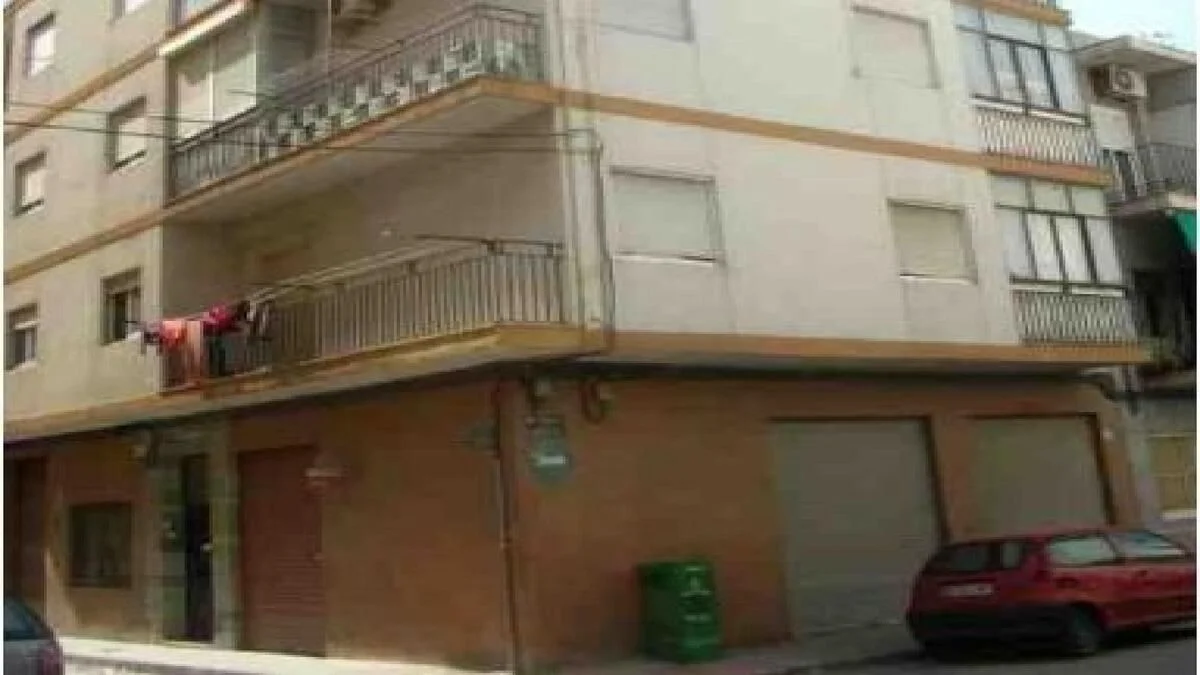 50% office share in Gran Avenida