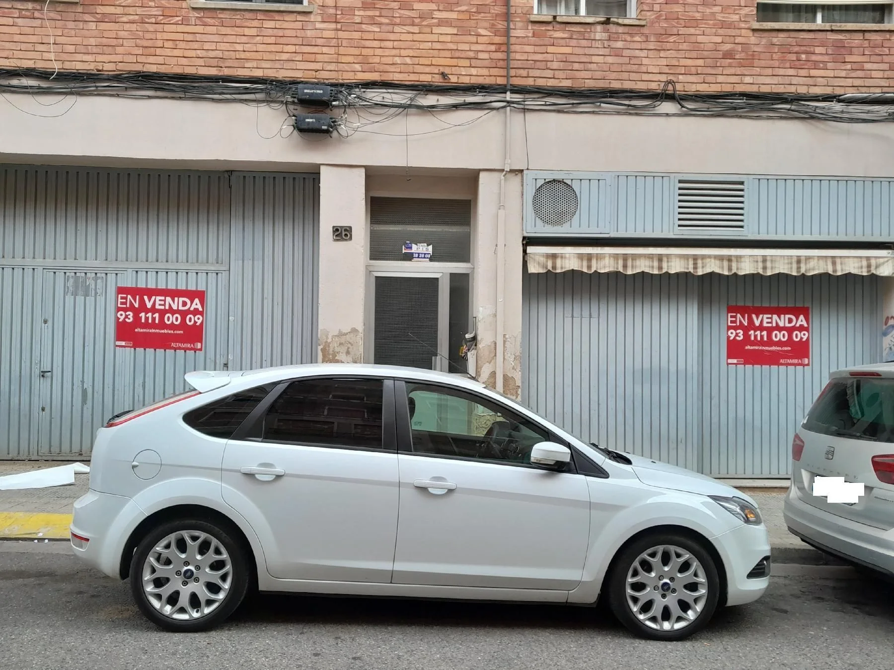 Two-unit office lot in Mariola