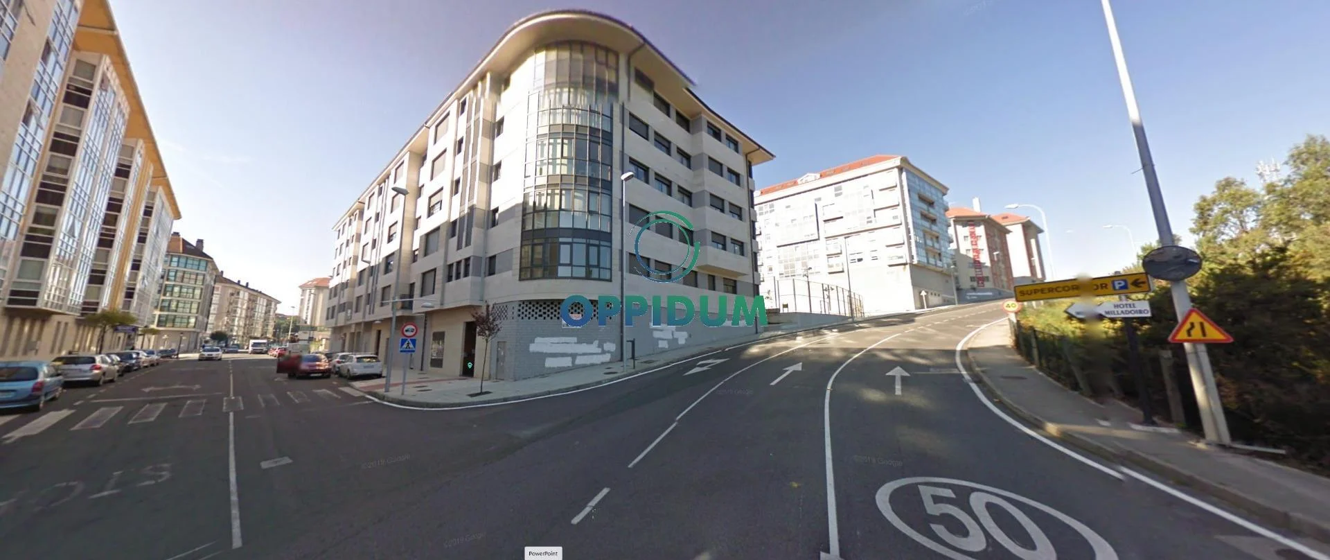 Street-front commercial unit in O Milladoiro