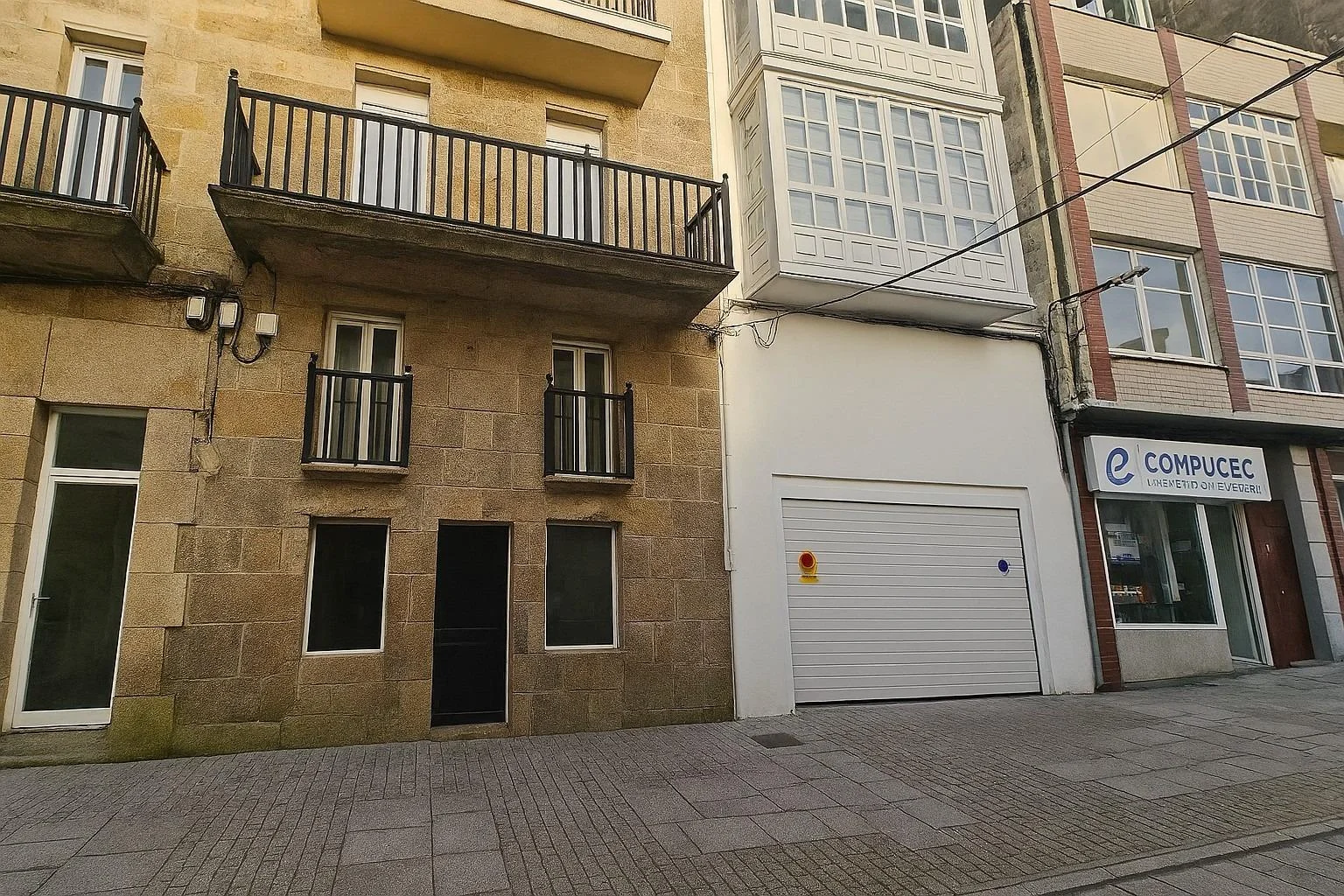 Local comercial en bruto de 81 m² en Cee