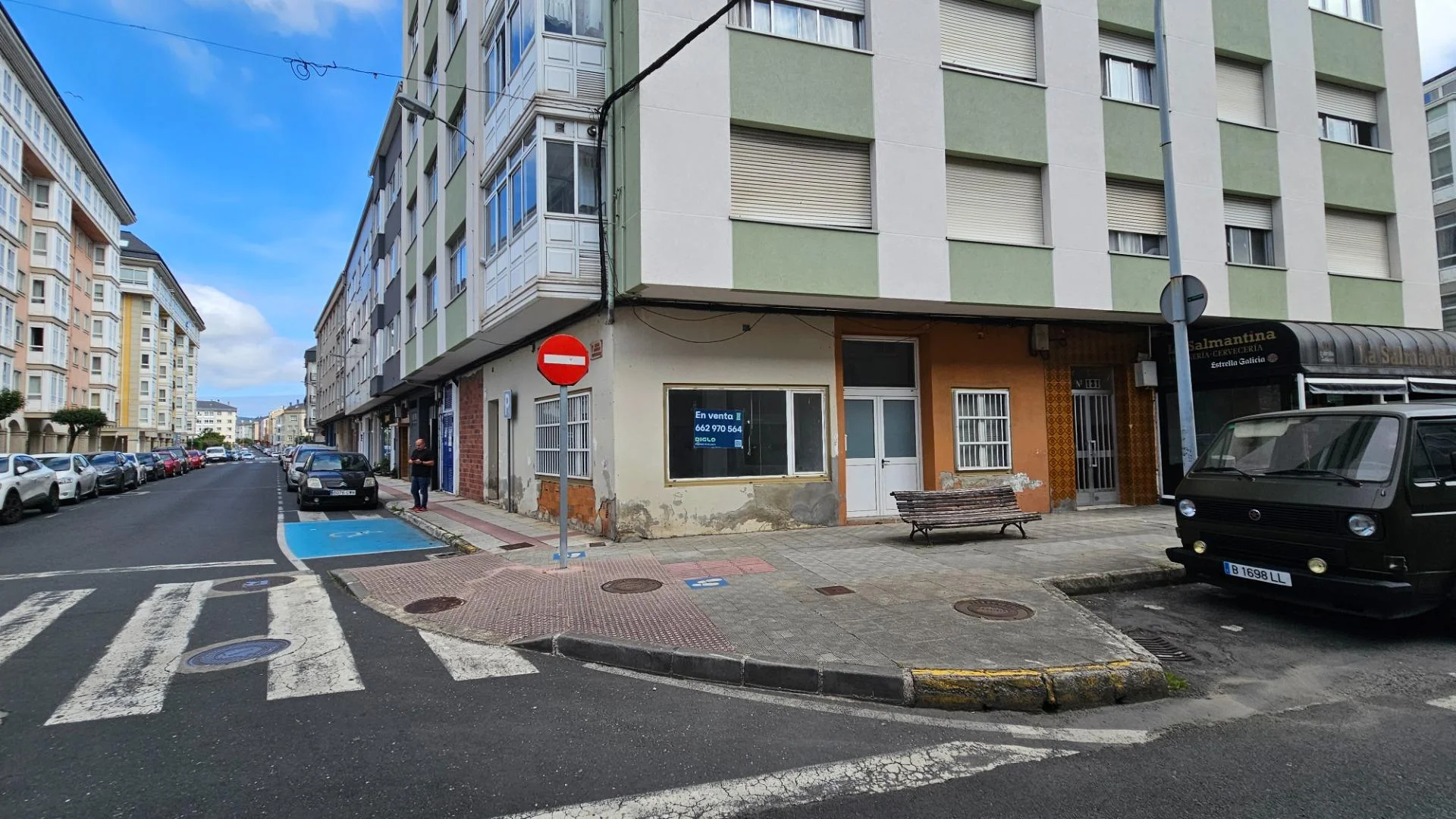 Corner commercial unit, 104 m², Narón