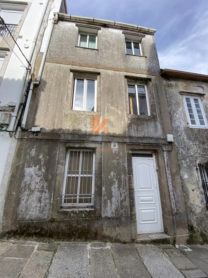 Central Santiago house with renovation potential