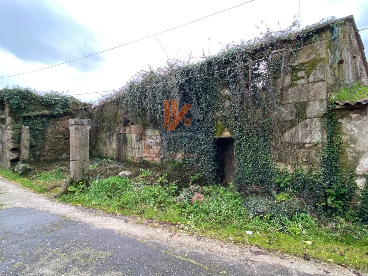 Casa de piedra para reformar cerca de Santiago