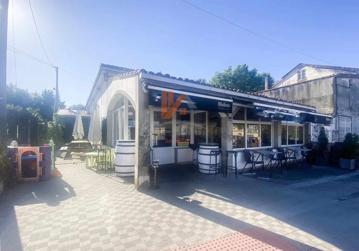 Café-bar en funcionamiento en Cacheiras, 281 m²