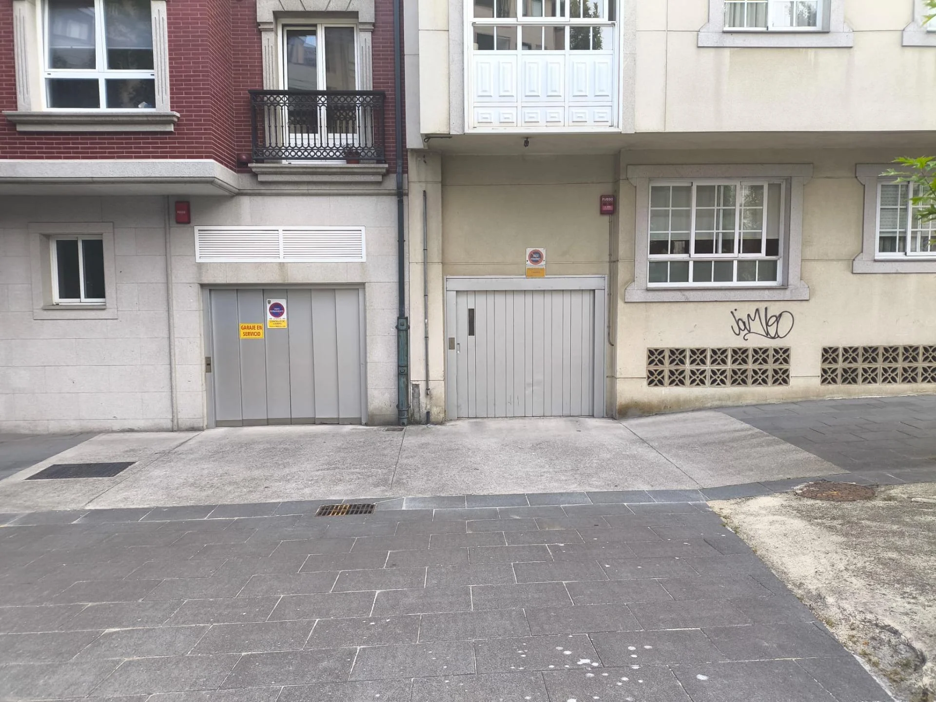 Inversión en garaje de dos niveles en Cambre
