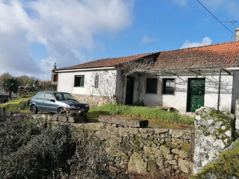 Good-condition house with garden