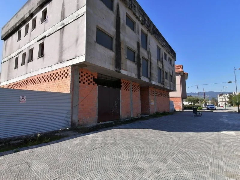 Edificio en construcción con 10 viviendas