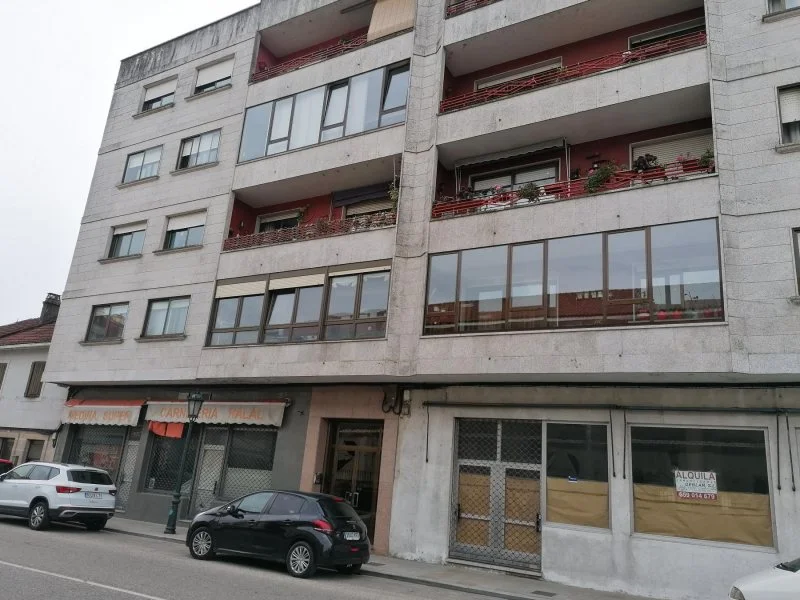 Piso en buen estado en Tui, tres dormitorios