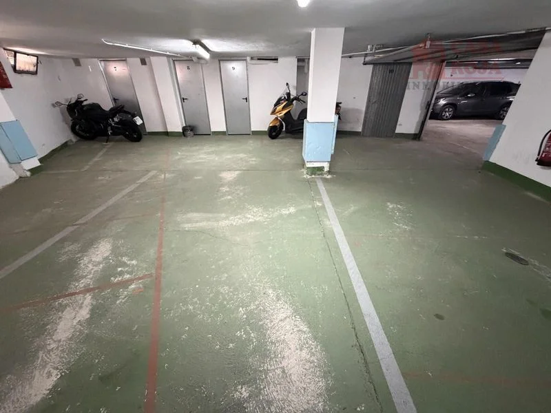 Motorcycle garage with storage in Cangas