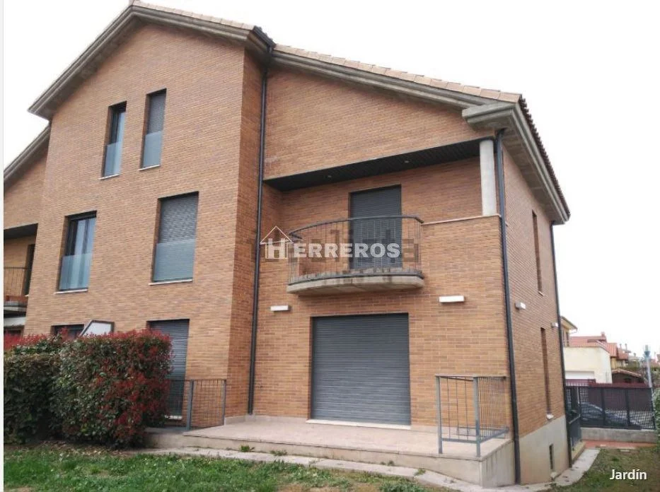 Spacious four-bedroom chalet with garden