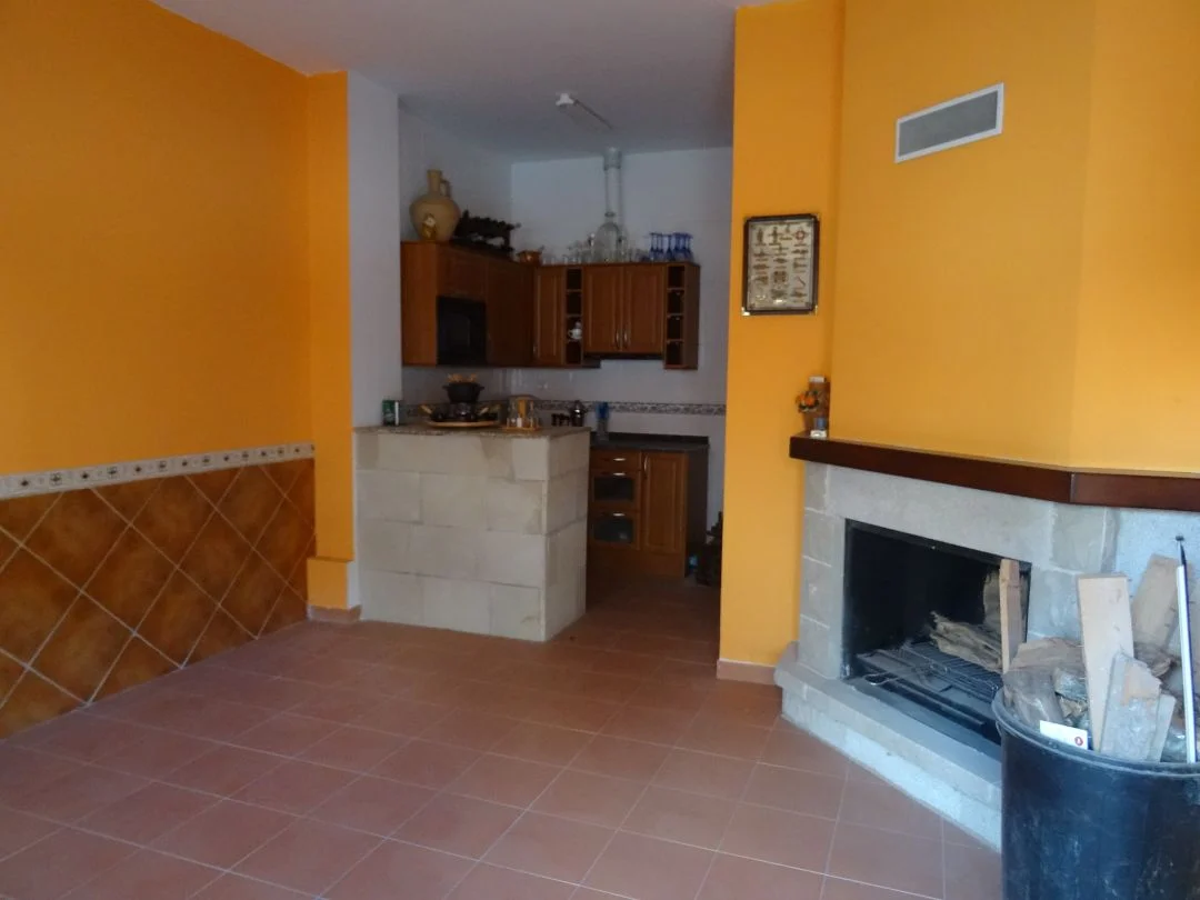 Prepared local with pool access