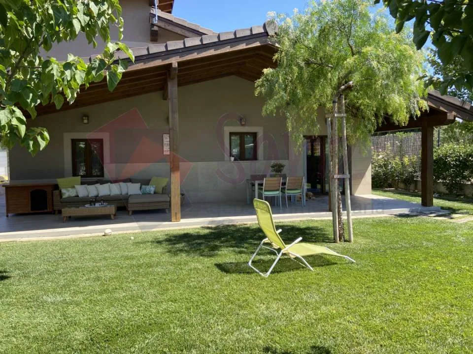 Chalet in Murchante with garden