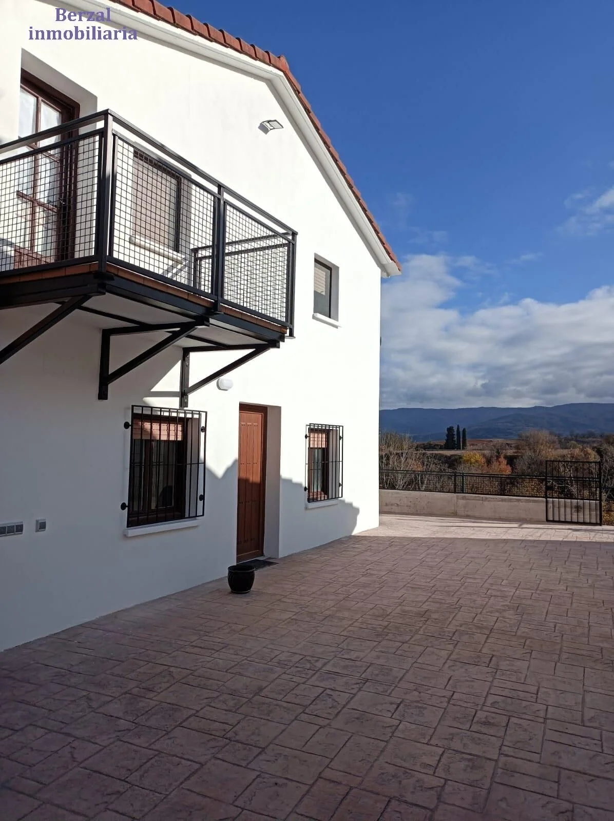 Move-in-ready house with pool, plot
