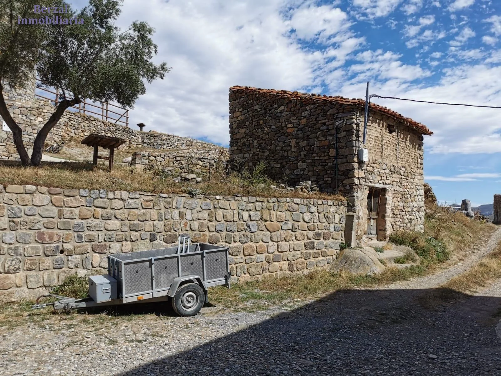 Parcela urbana con edificio existente de 64 m²