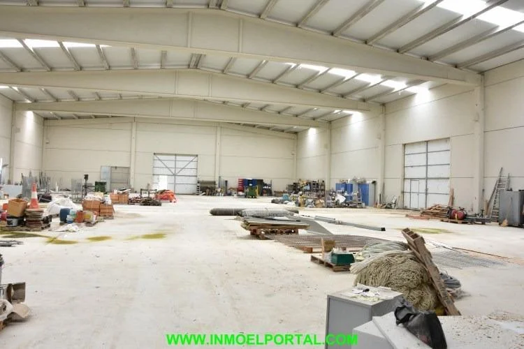Nave industrial nueva de 1.400 m²