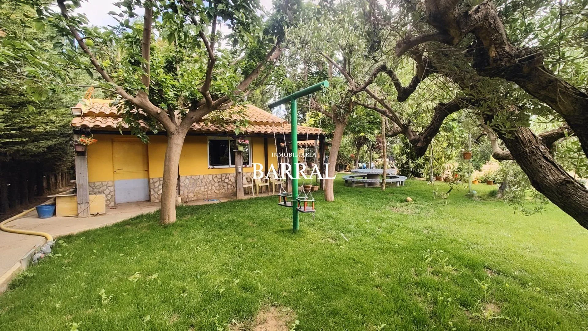 Urban garden plot in Cortes centre