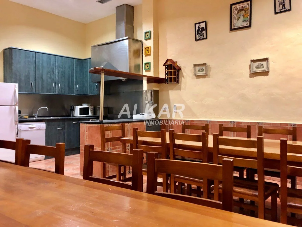 Central commercial premises, 48 m²