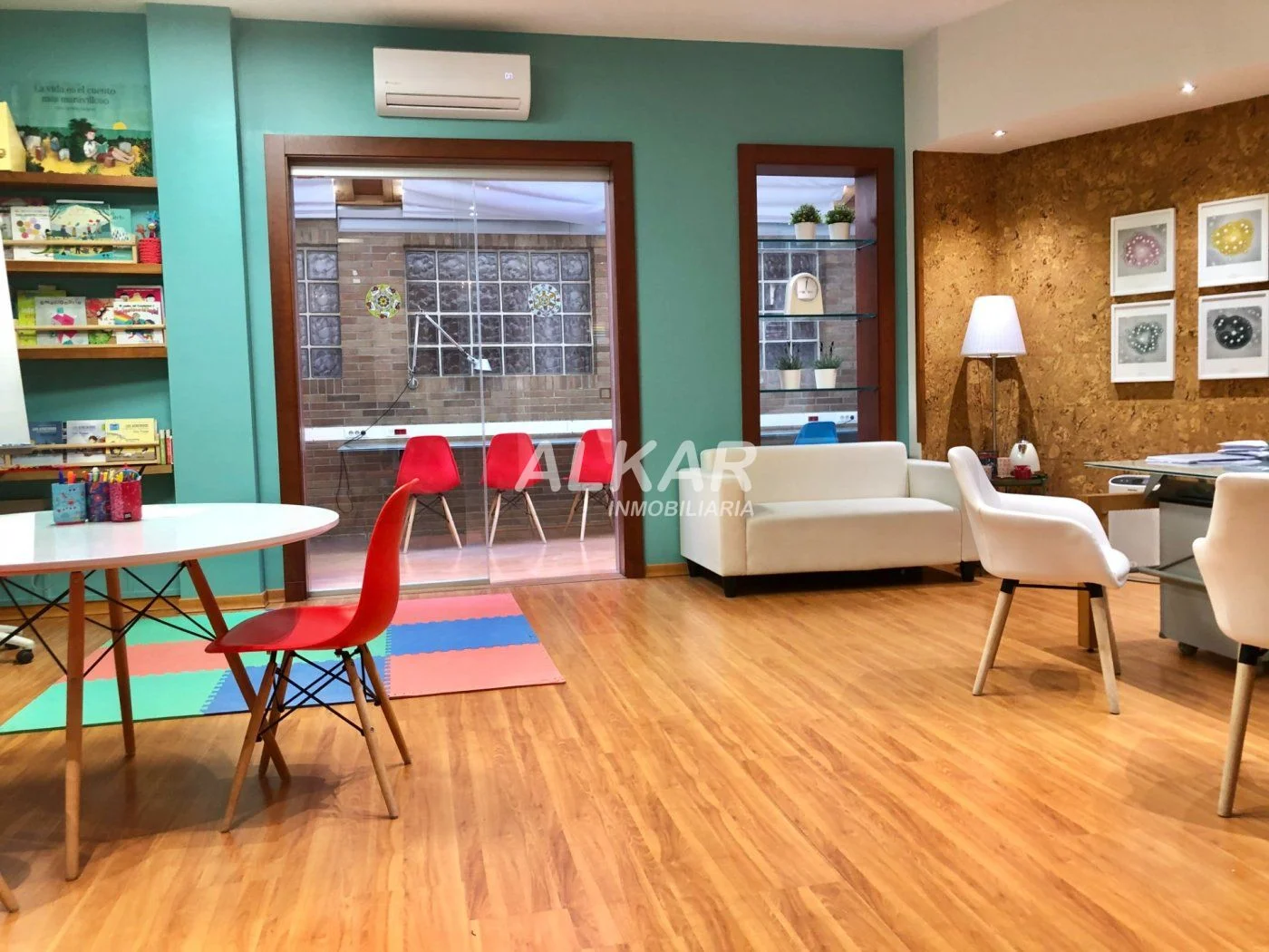 Furnished Centro office, 7 workstations