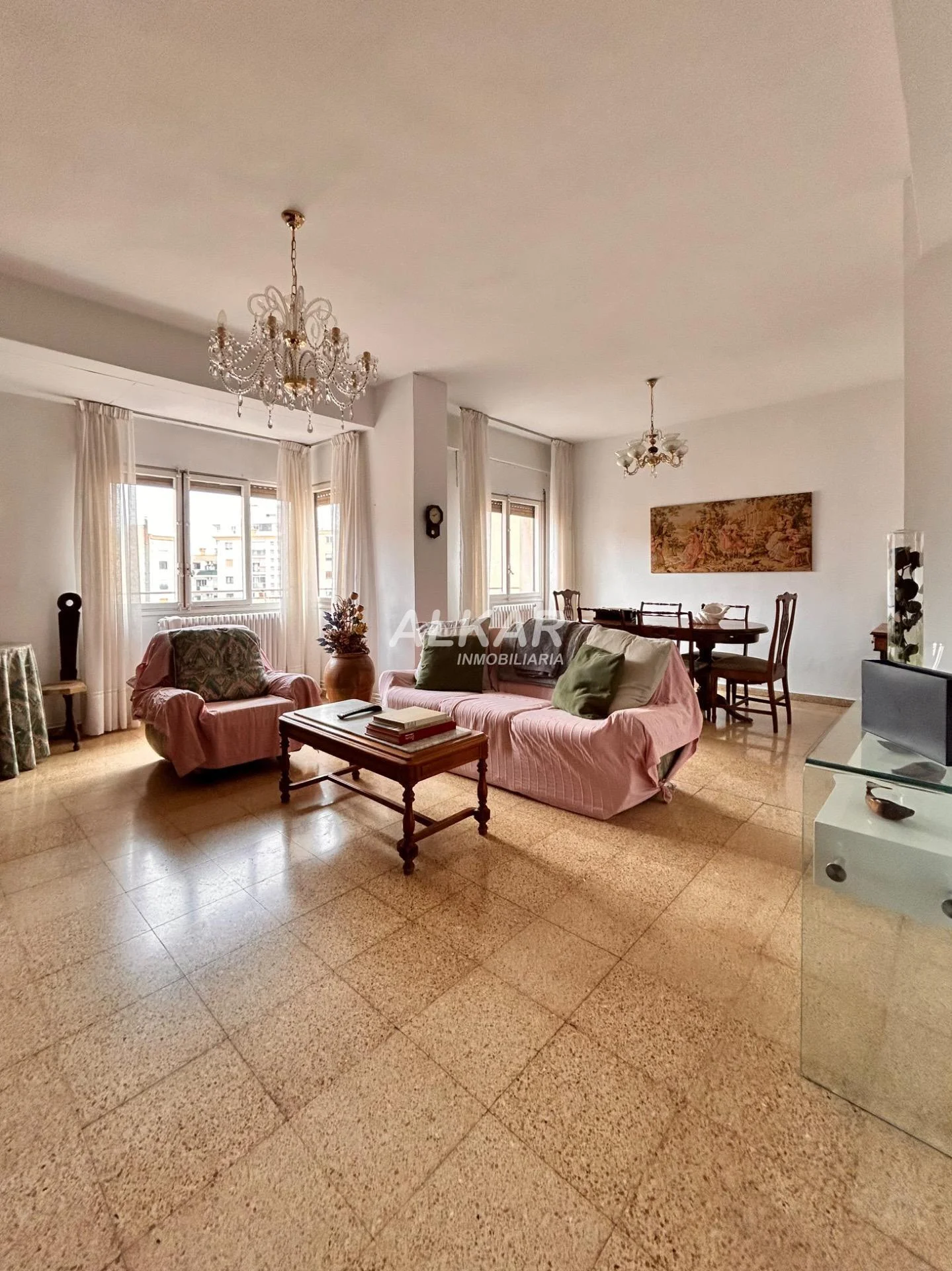 Central Tudela flat, four bedrooms