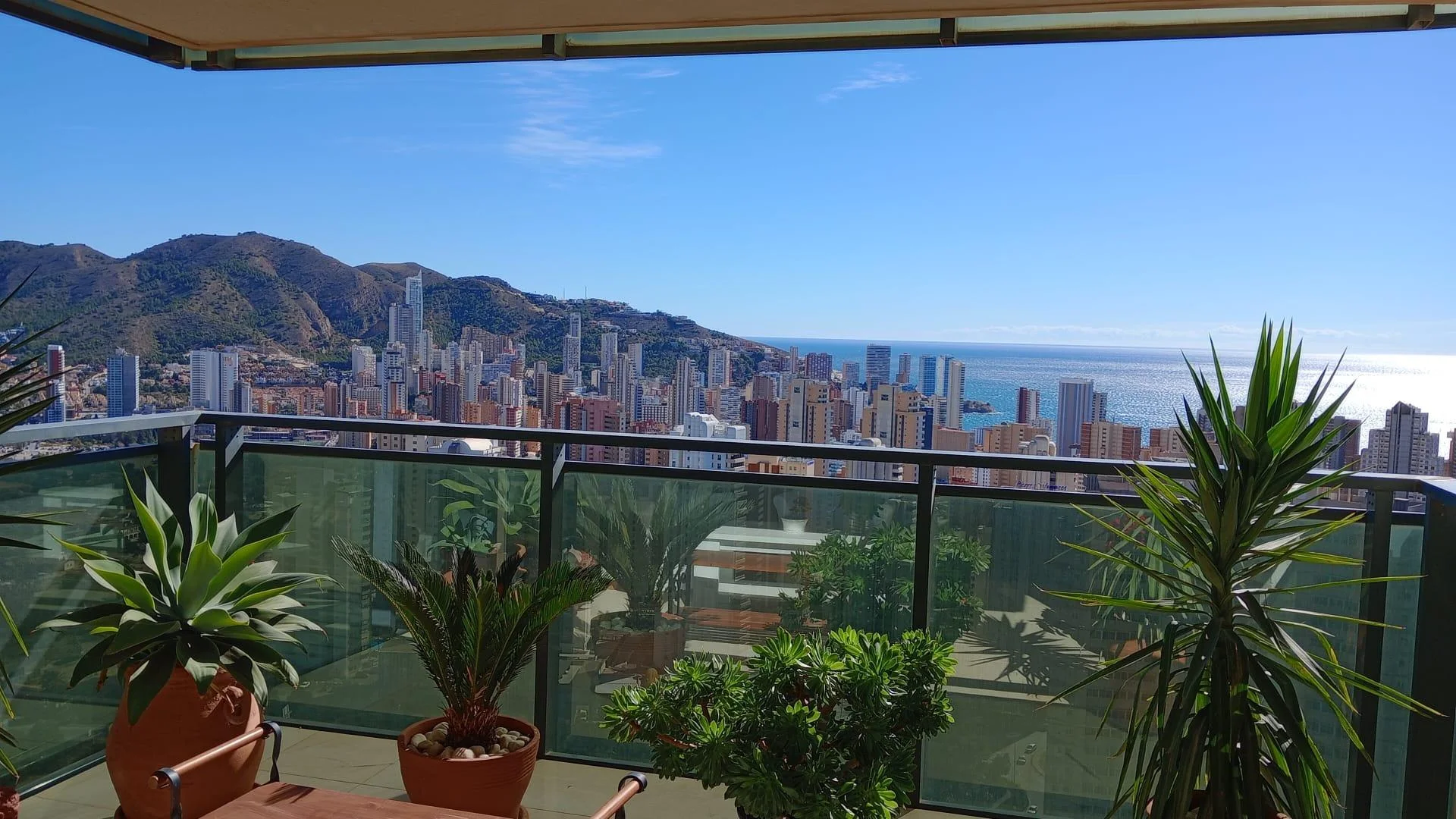 Corner Benidorm apartment with 116m² terraces