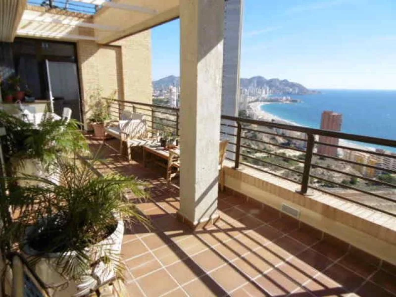 Ático dúplex reformado con vistas al mar