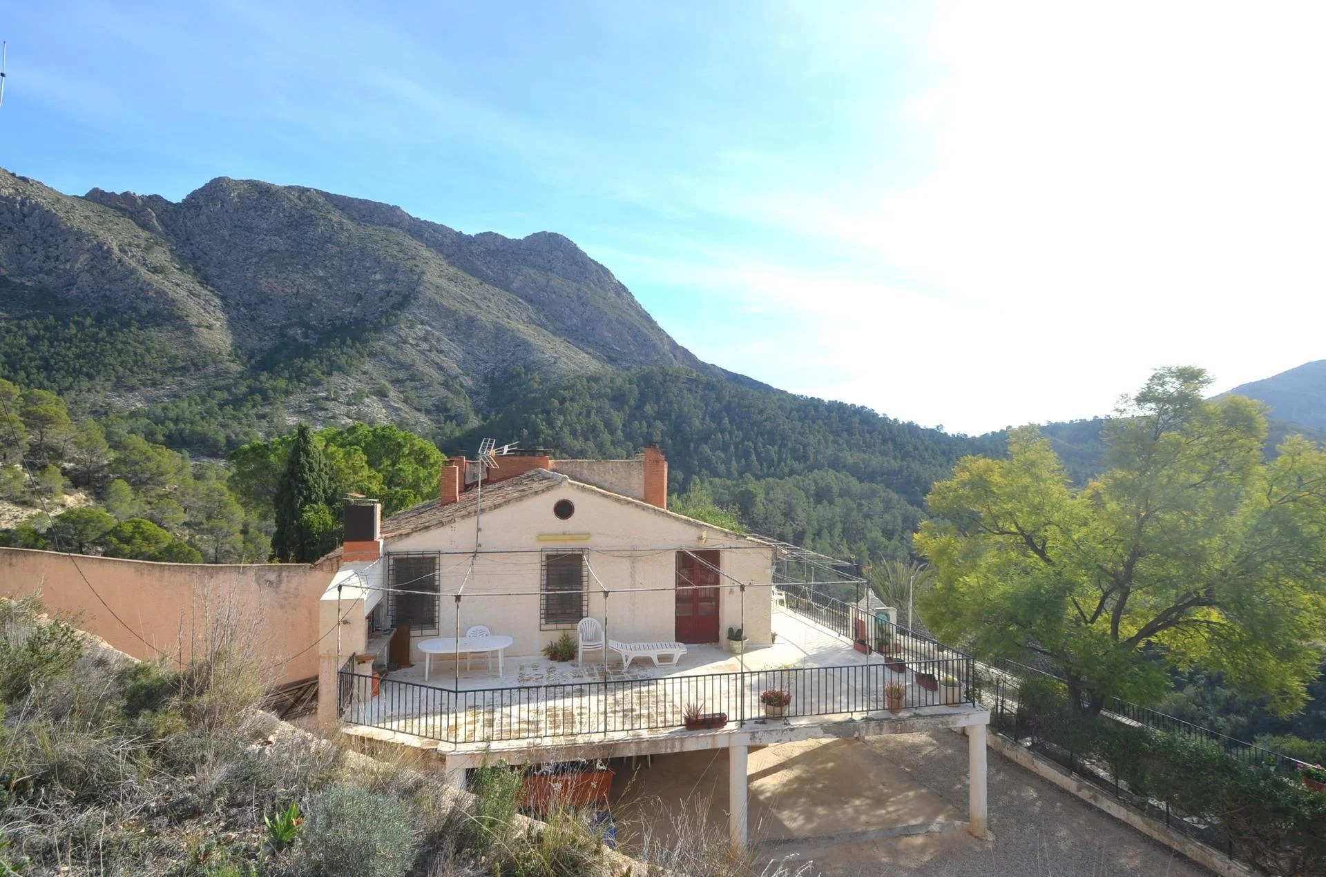 Large Orxeta finca with 8 bedrooms