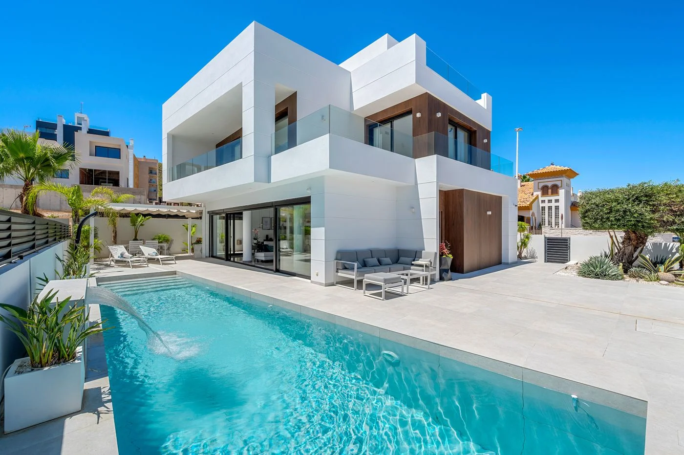 Villa moderna en Guardamar, cuatro dormitorios