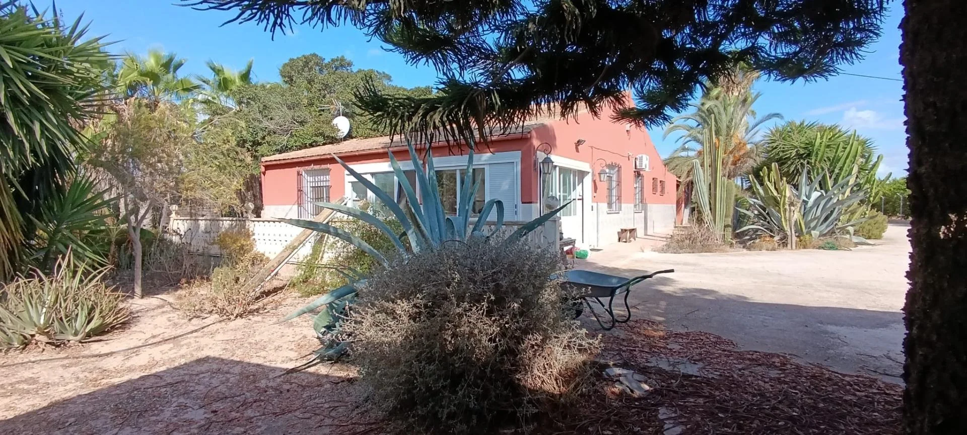 Casa de campo cerca de Elche, cinco habitaciones