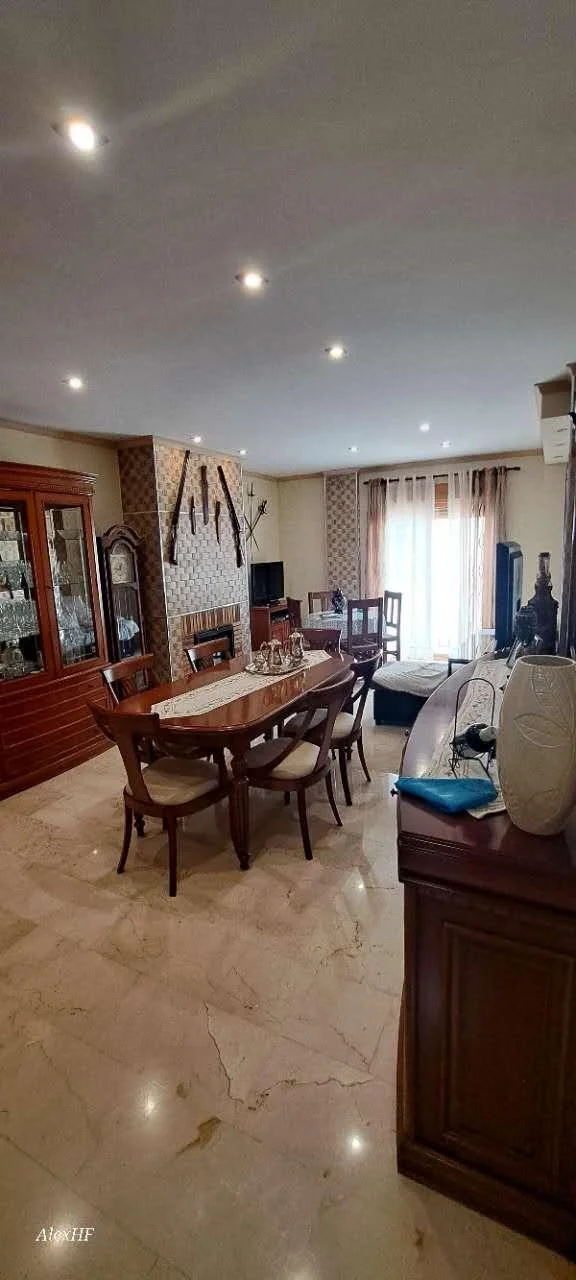 Casa de tres plantas en La Nucía, cuatro dormitorios