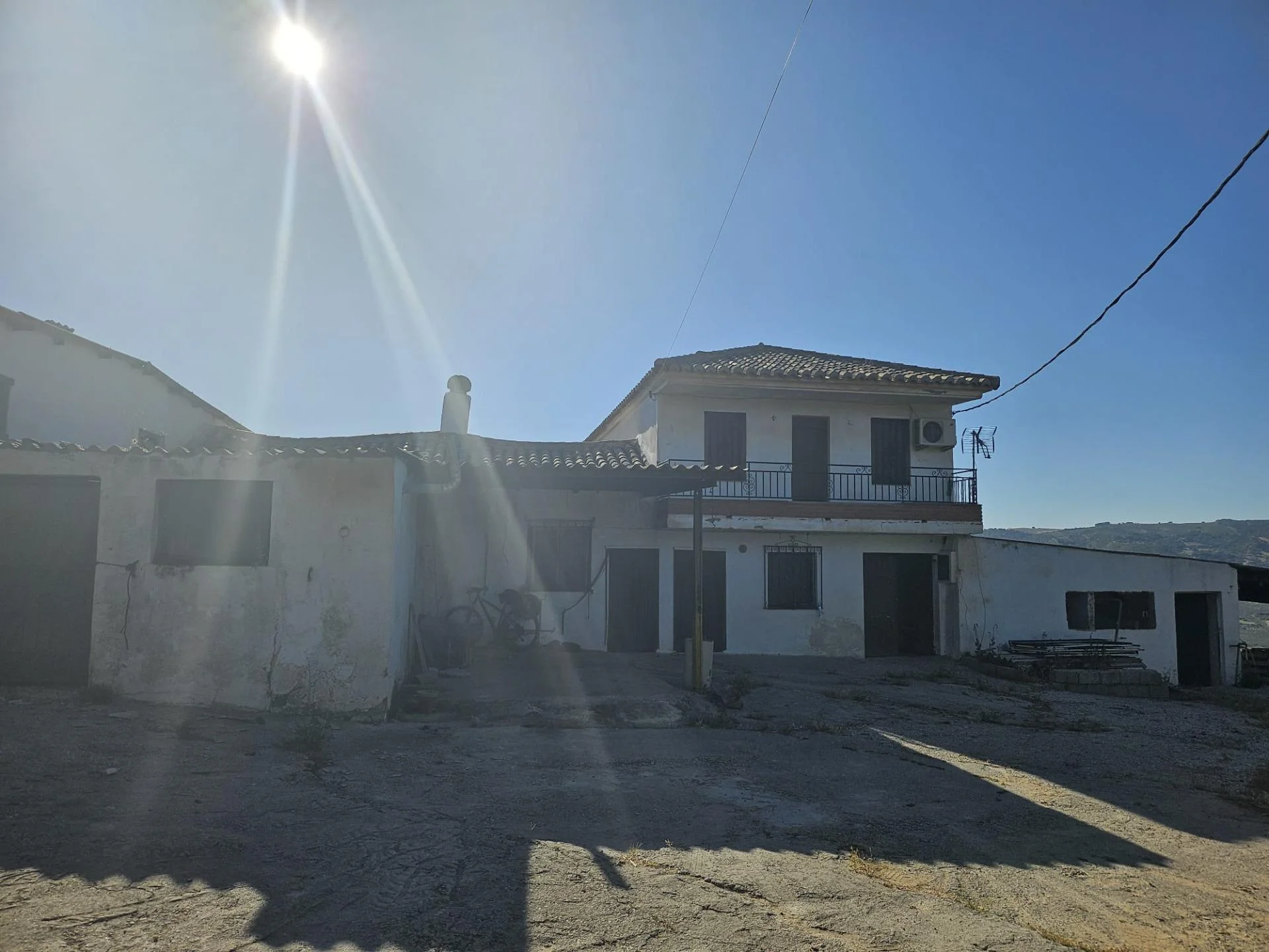 Rural cortijo with expansive agricultural land