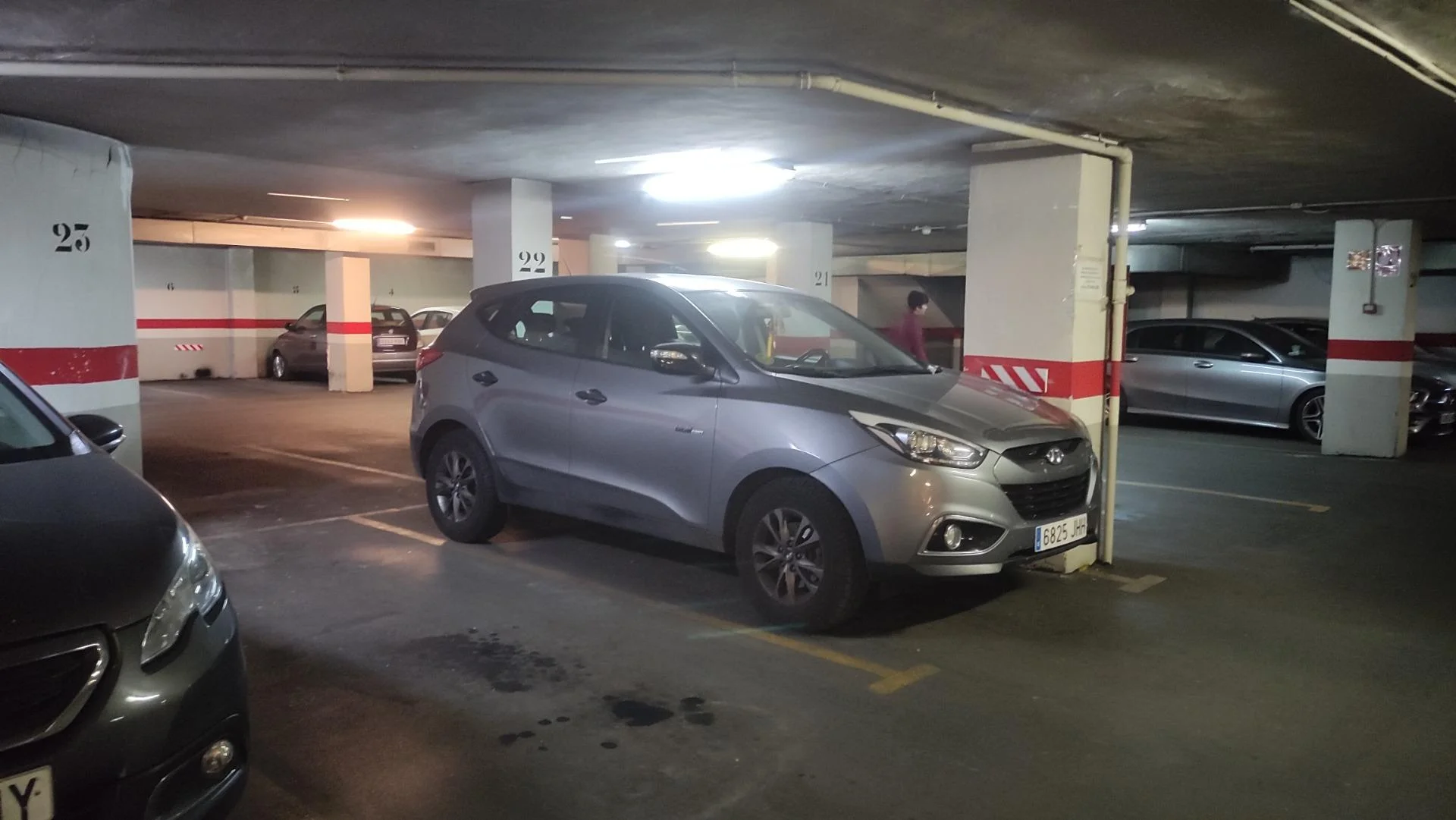 Central Alicante garage, 20 m² space
