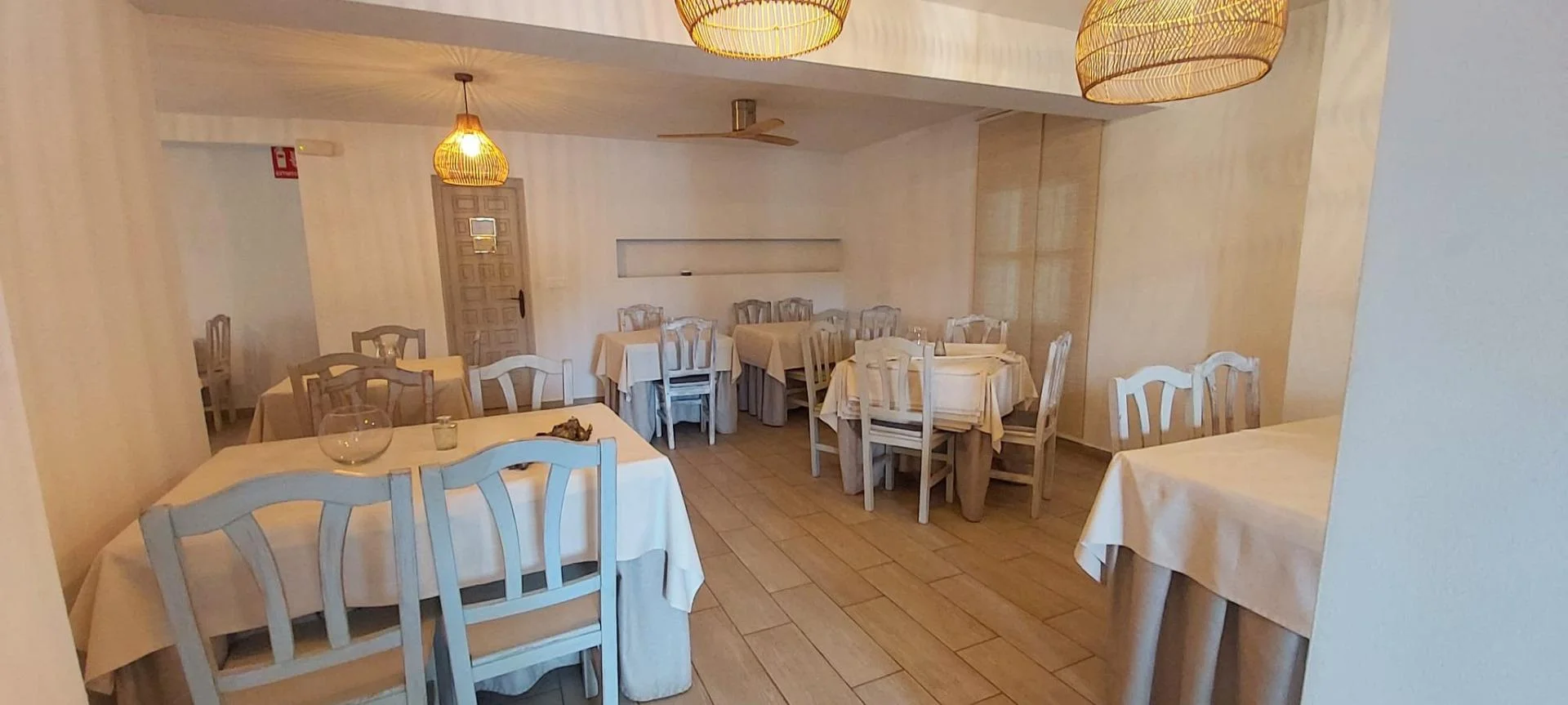 Restaurante reformado con vivienda superior