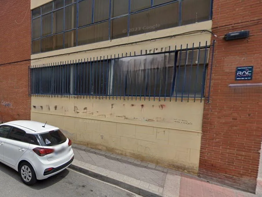 Industrial warehouse in Elche, 1,690 m²