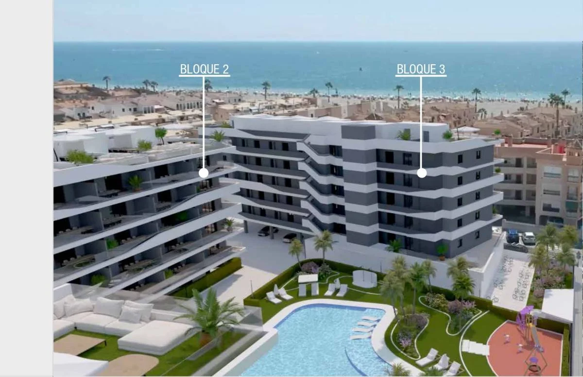 Beachside apartment with pool, 3 bedrooms