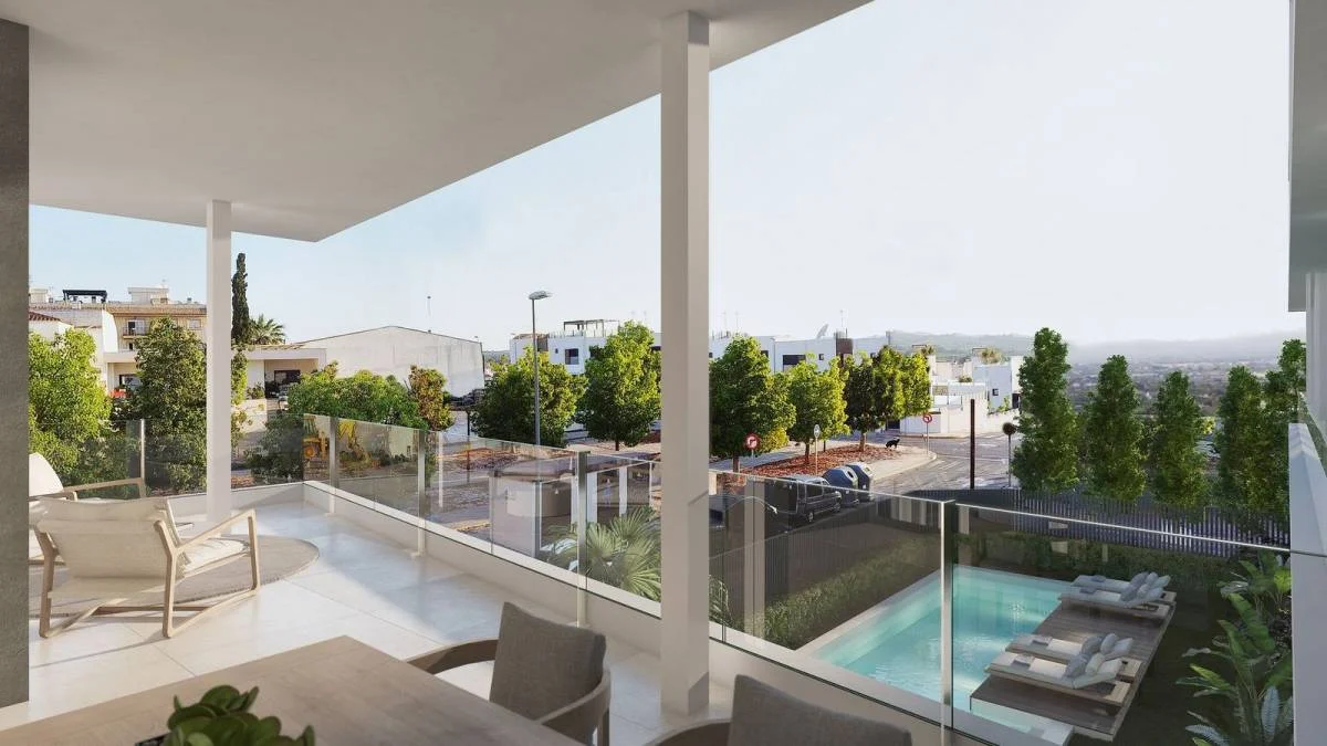 Three-bedroom apartment with communal pool