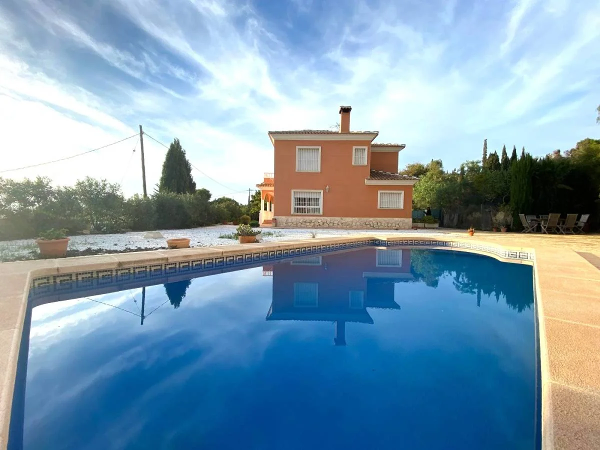 Villa independiente en Bonalba, 4 dormitorios