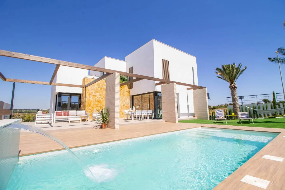 Villa en Campoamor, 4 dormitorios y piscina privada