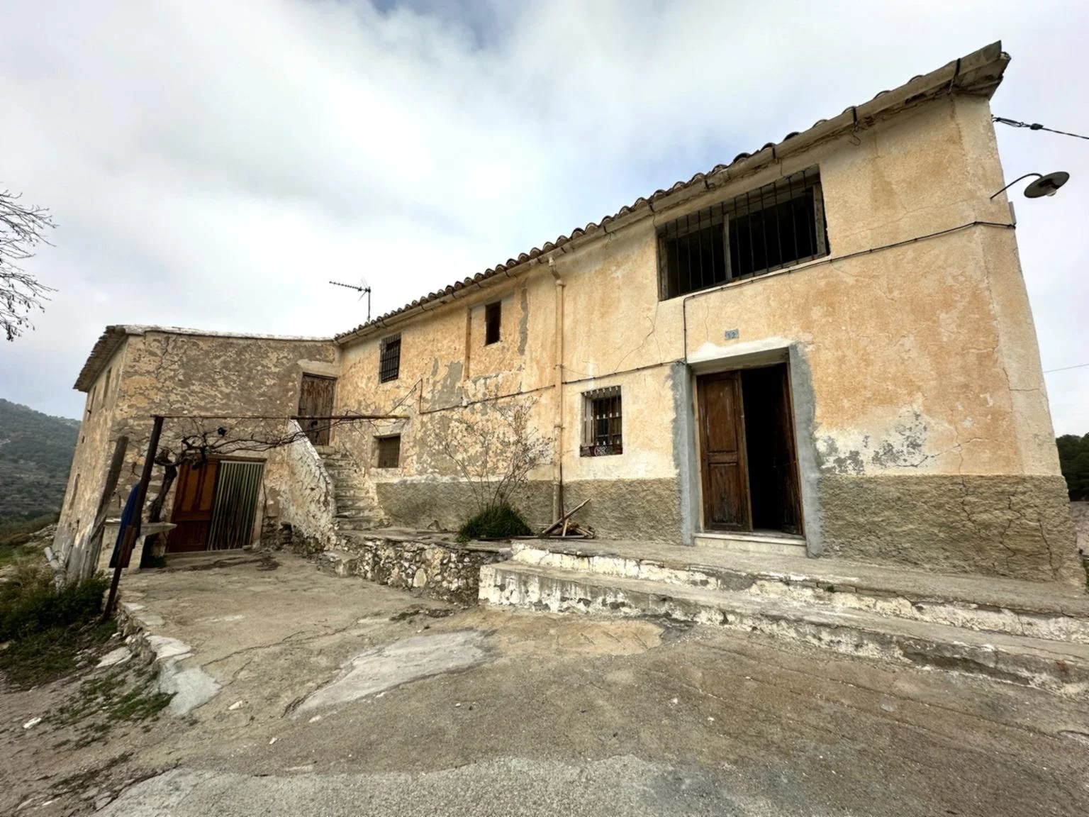 Historic cortijo with 600 m² to restore