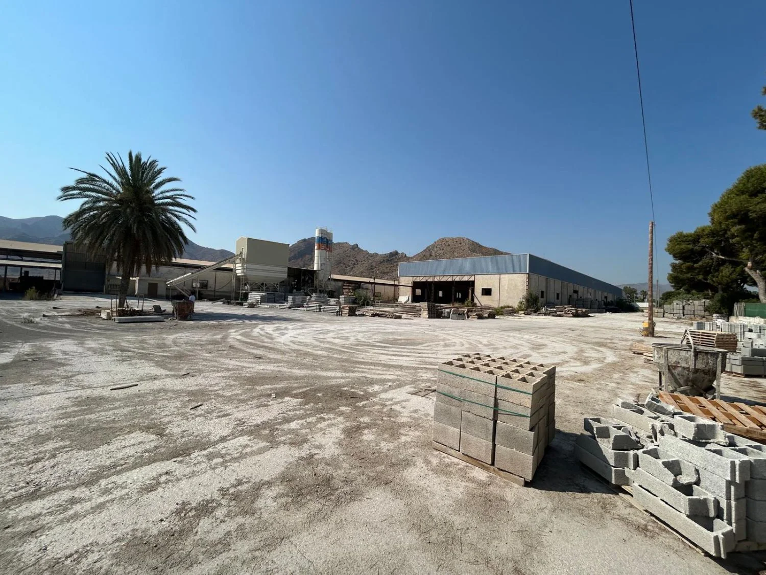 Complejo industrial en Cox con expansión