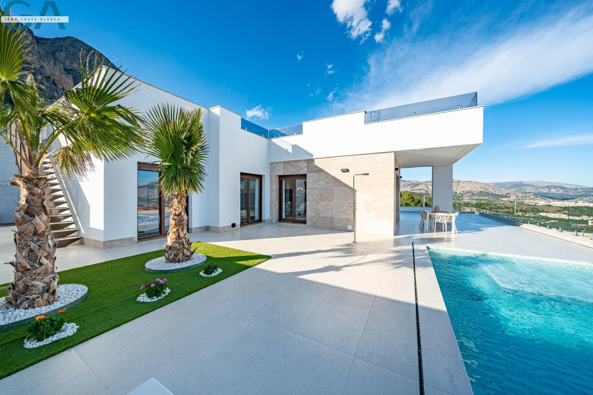 Villa nueva en Polop con vistas al mar