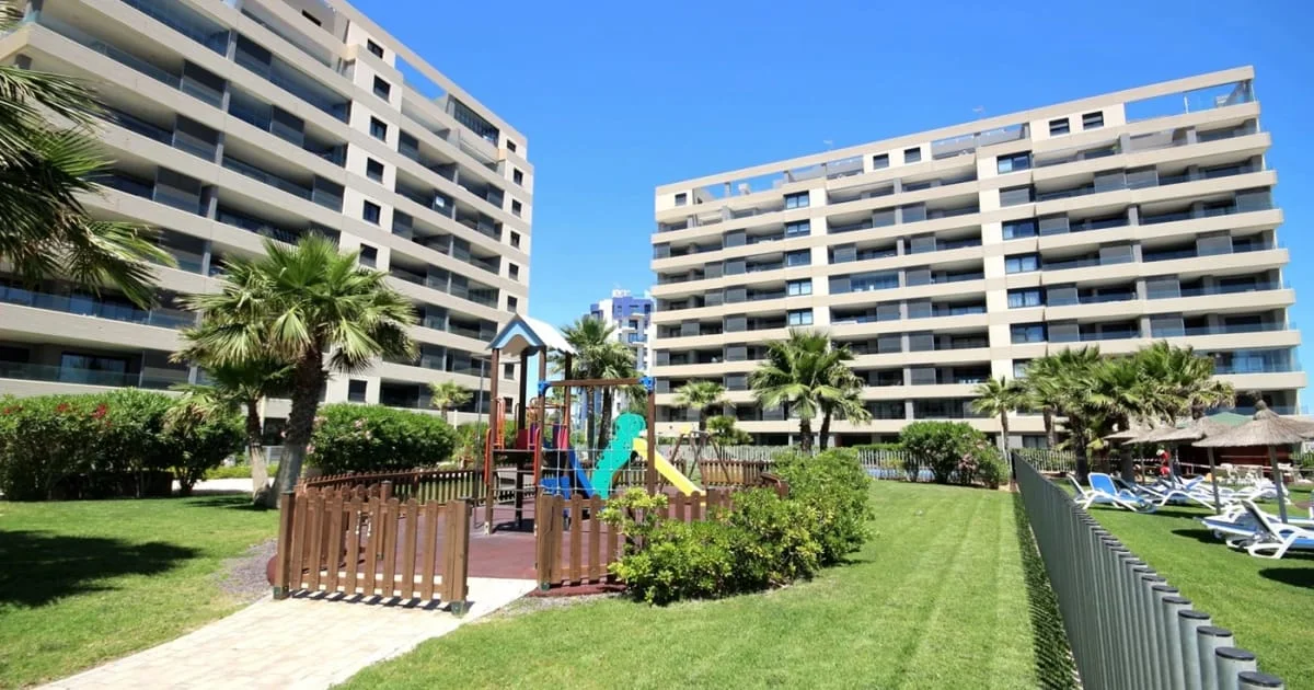 Three-bedroom apartment with sea views