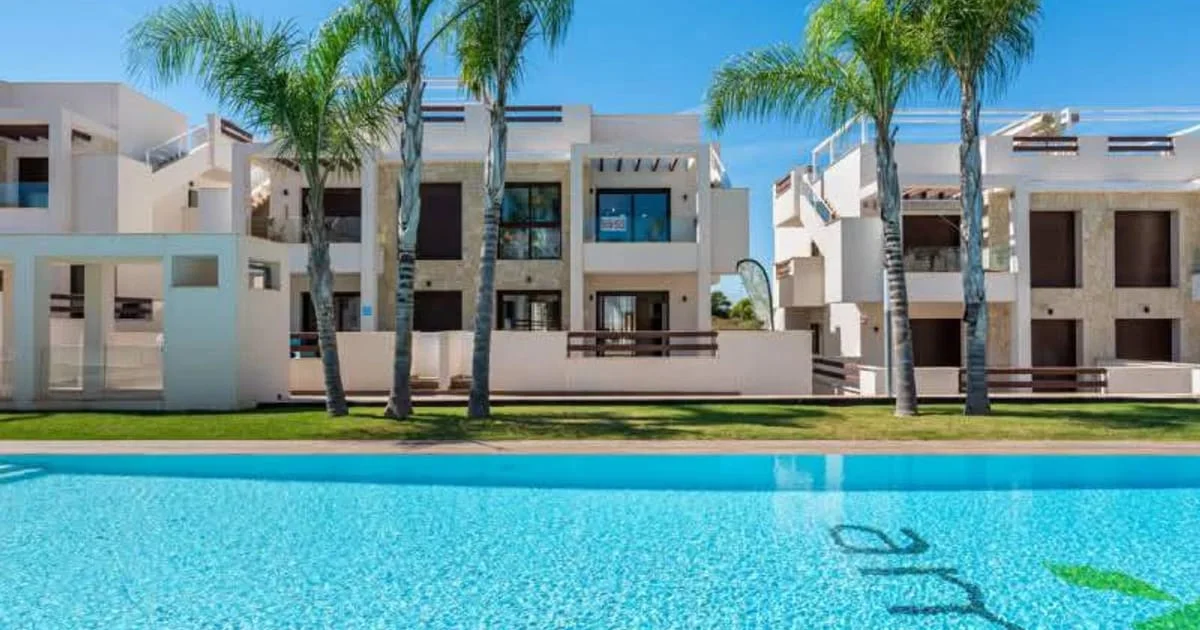 Good-condition Los Balcones apartment, 2 bedrooms
