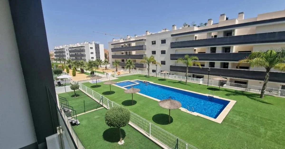 Two-bedroom apartment near golf