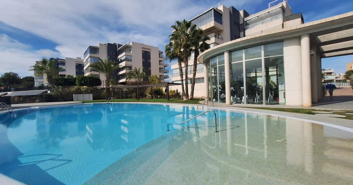 Apartamento costero de tres dormitorios